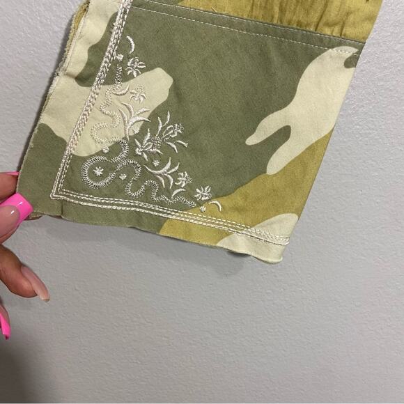 Johnny Was 3J Workshop Camo Embroidered Button
Down Shirt Small - Picture 9 of 14